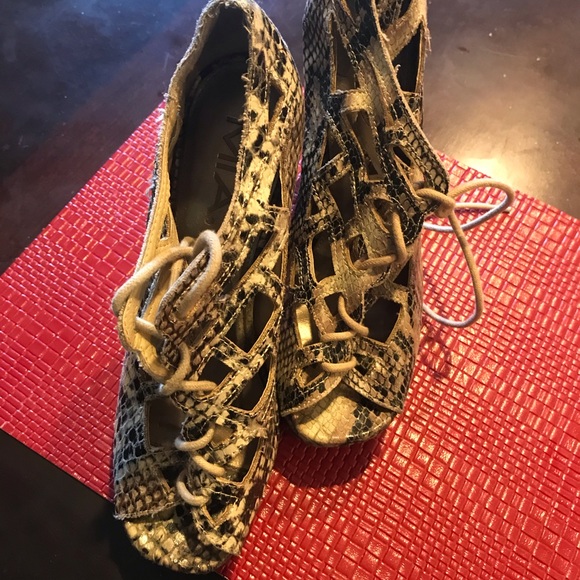 Snake Skin MIA Open Toe Heels! - Picture 3 of 4